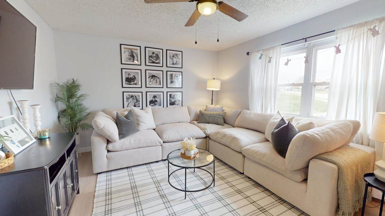 1013 W 4th St, Edgerton, KS 66021
