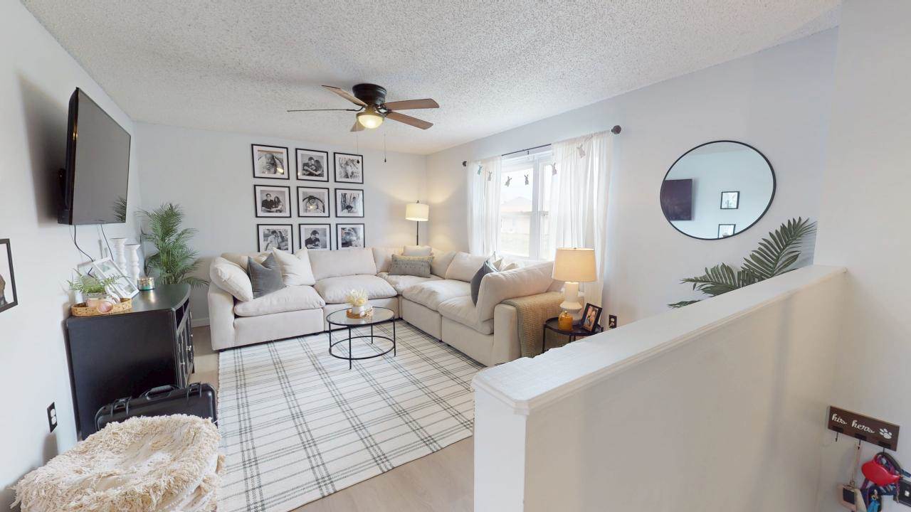 1013 W 4th St, Edgerton, KS 66021
