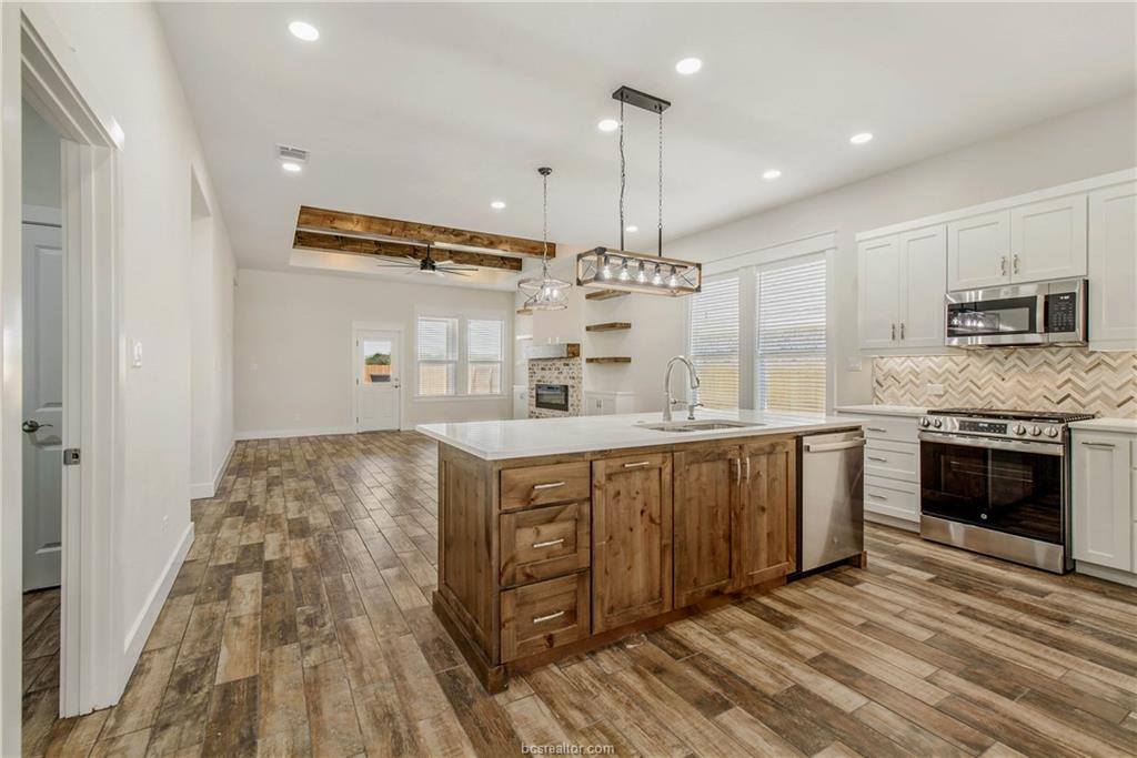 2808 Spector Drive, Bryan, TX 77808