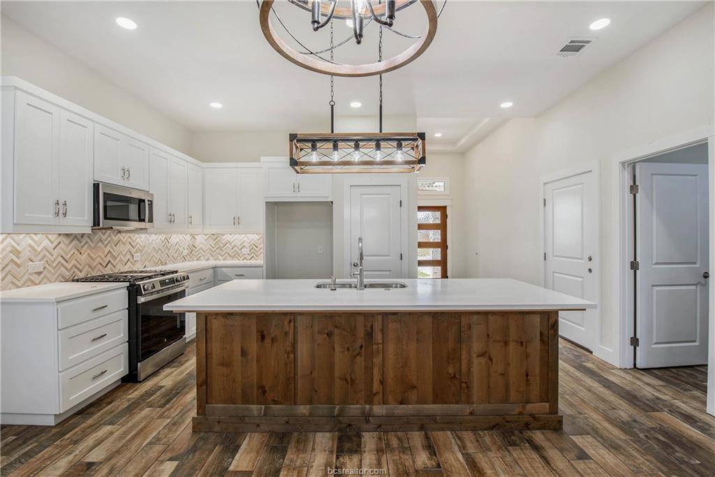 2808 Spector Drive, Bryan, TX 77808