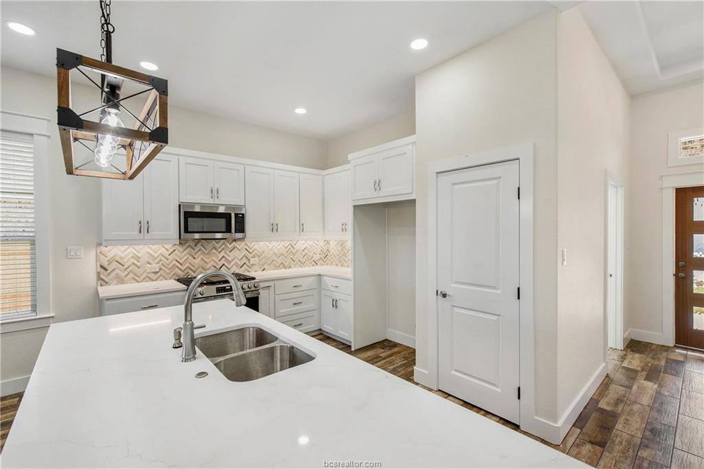 2808 Spector Drive, Bryan, TX 77808