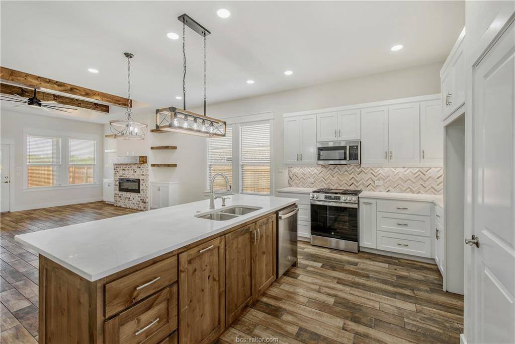 2808 Spector Drive, Bryan, TX 77808