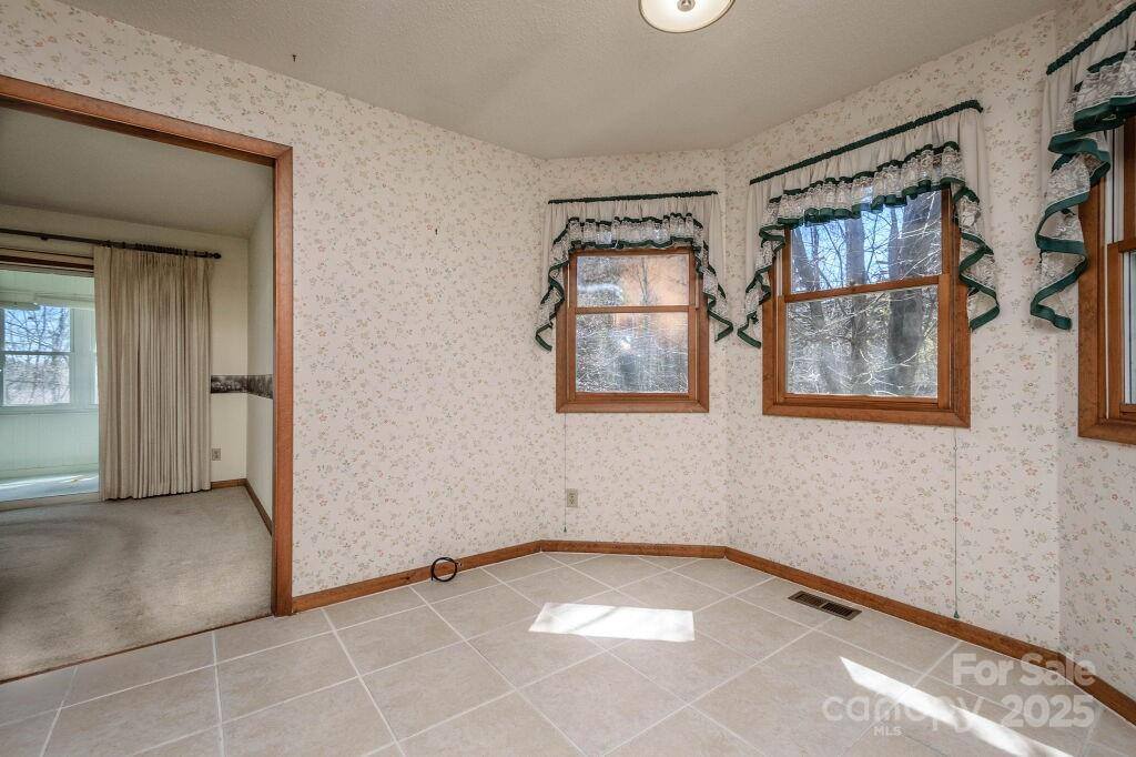 25 Apple Creek Lane, Hendersonville, NC 28792