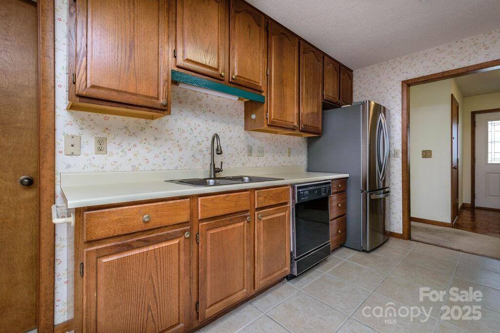 25 Apple Creek Lane, Hendersonville, NC 28792