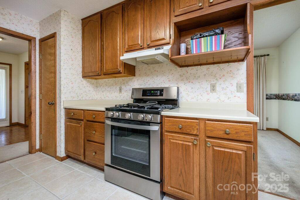 25 Apple Creek Lane, Hendersonville, NC 28792
