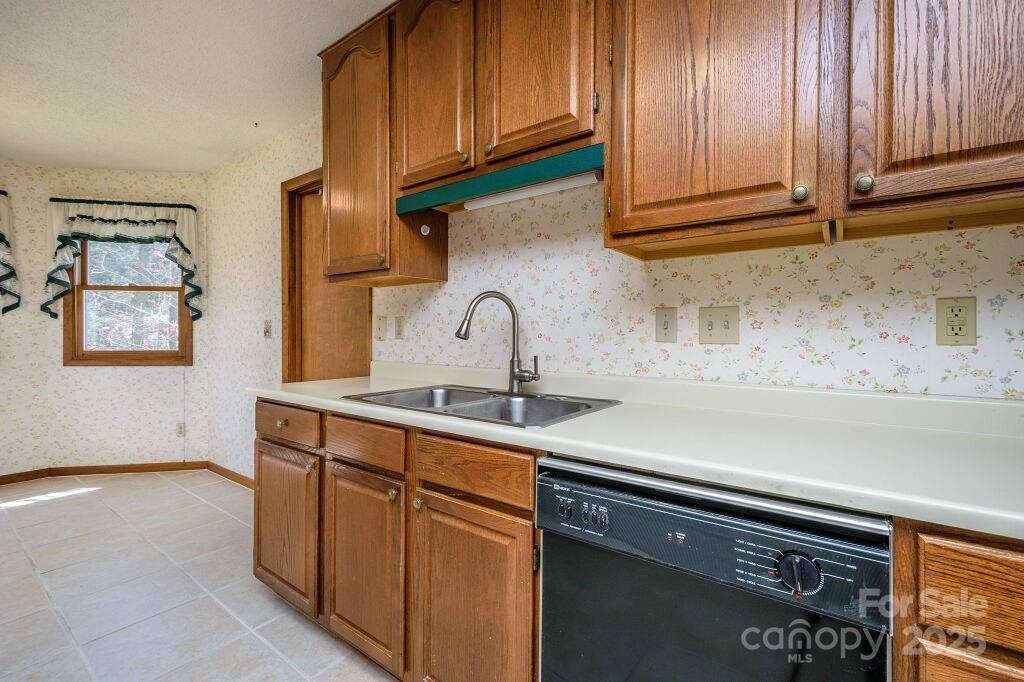 25 Apple Creek Lane, Hendersonville, NC 28792