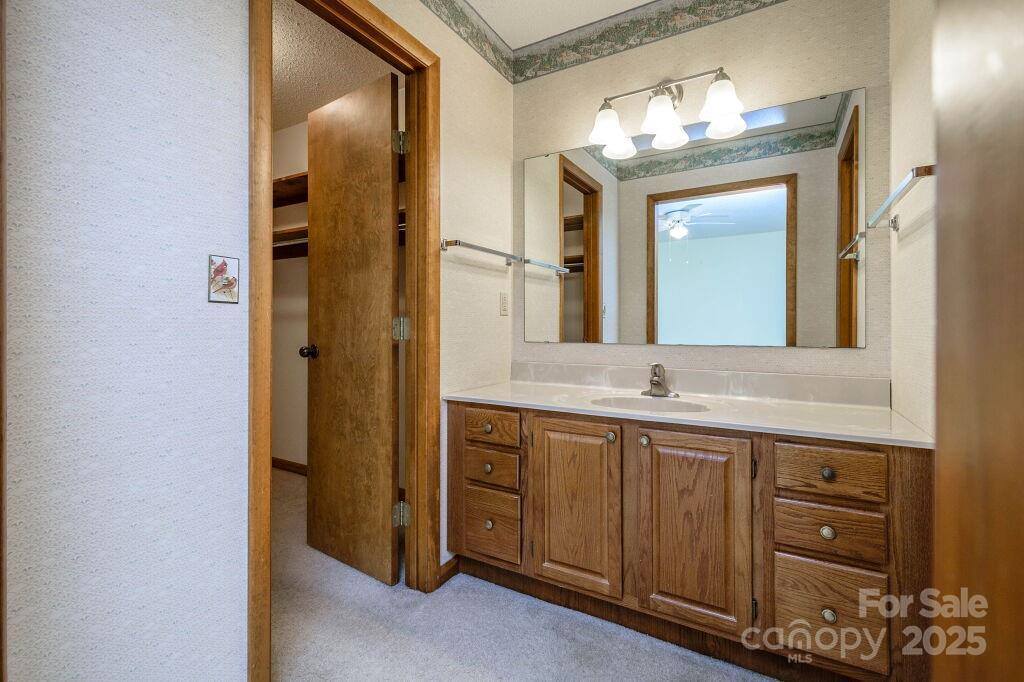 25 Apple Creek Lane, Hendersonville, NC 28792