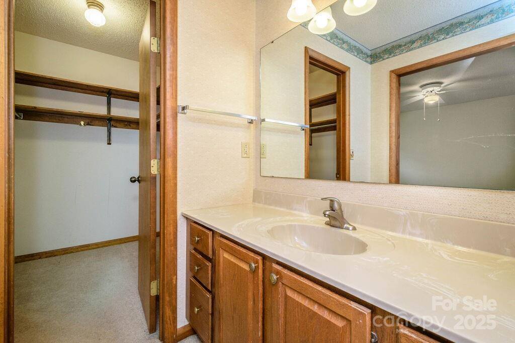 25 Apple Creek Lane, Hendersonville, NC 28792