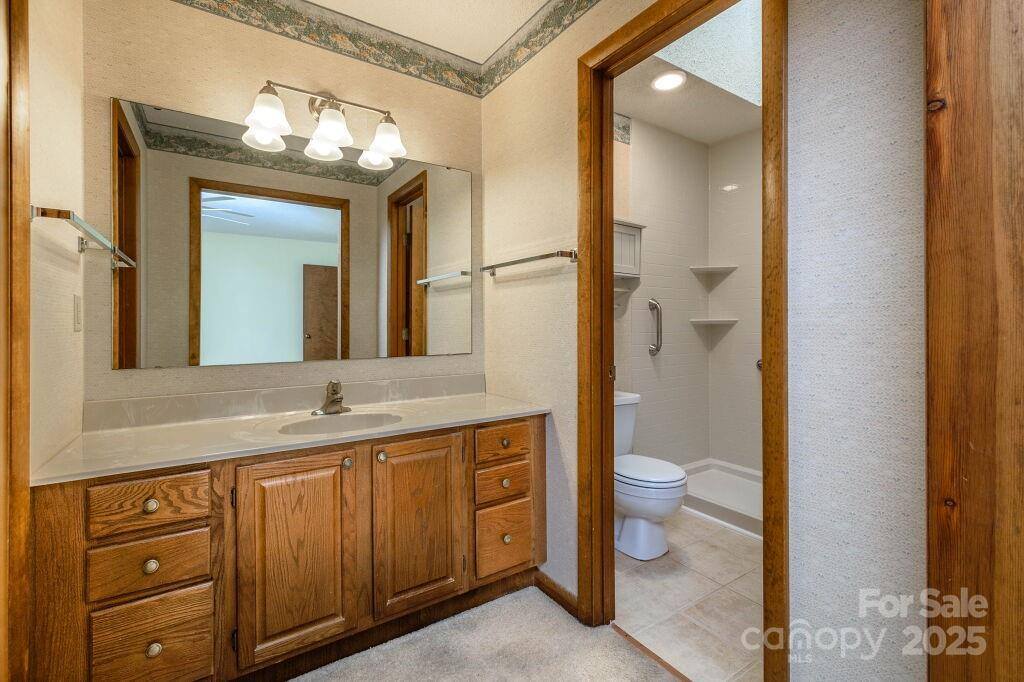 25 Apple Creek Lane, Hendersonville, NC 28792