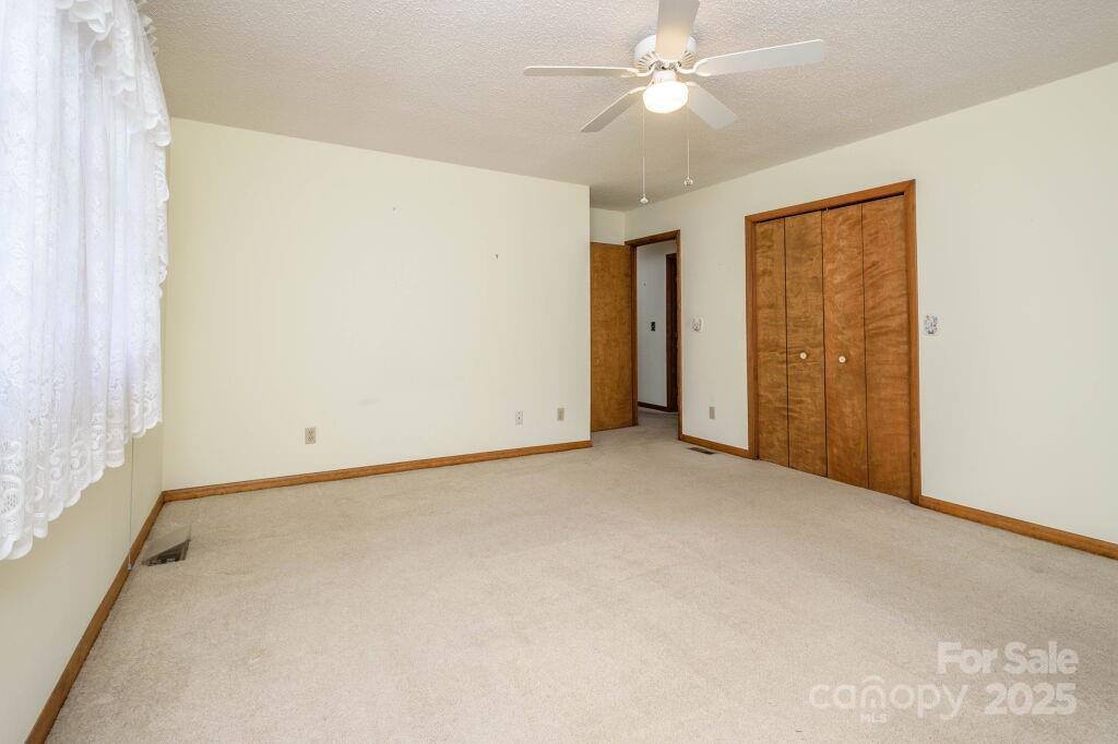 25 Apple Creek Lane, Hendersonville, NC 28792
