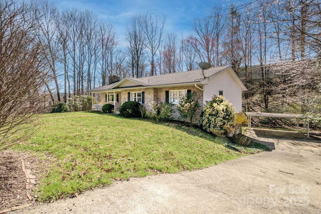 25 Apple Creek Lane, Hendersonville, NC 28792