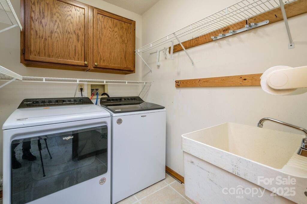 25 Apple Creek Lane, Hendersonville, NC 28792