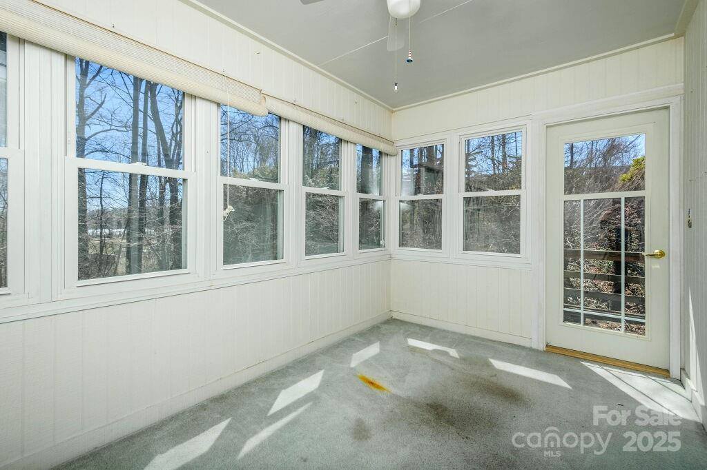 25 Apple Creek Lane, Hendersonville, NC 28792