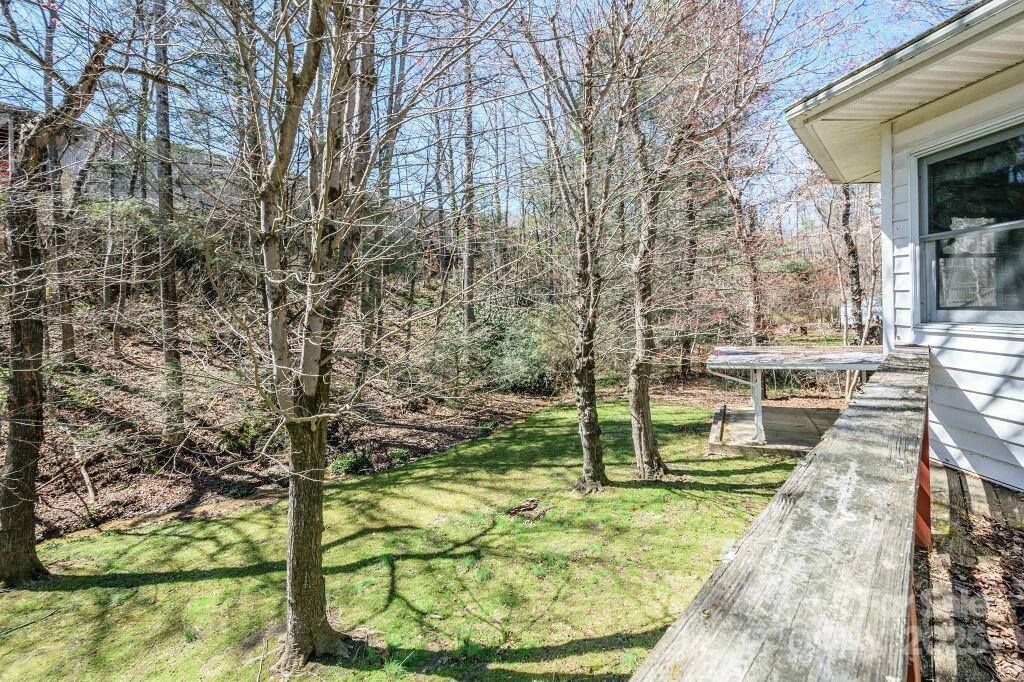 25 Apple Creek Lane, Hendersonville, NC 28792