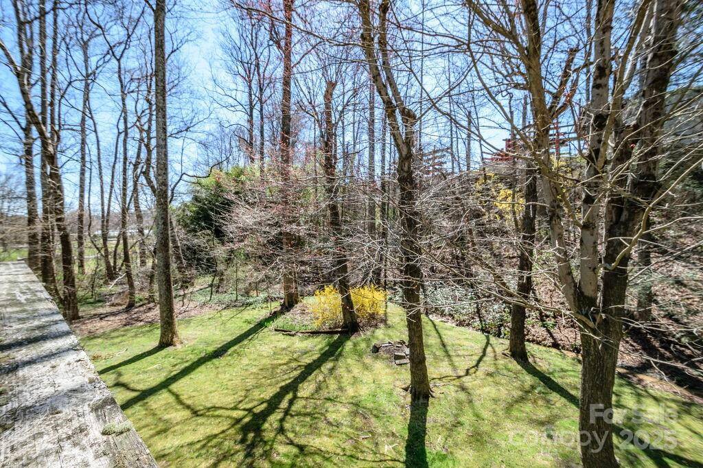 25 Apple Creek Lane, Hendersonville, NC 28792