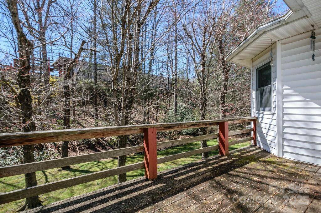 25 Apple Creek Lane, Hendersonville, NC 28792