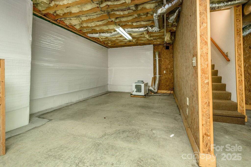 25 Apple Creek Lane, Hendersonville, NC 28792