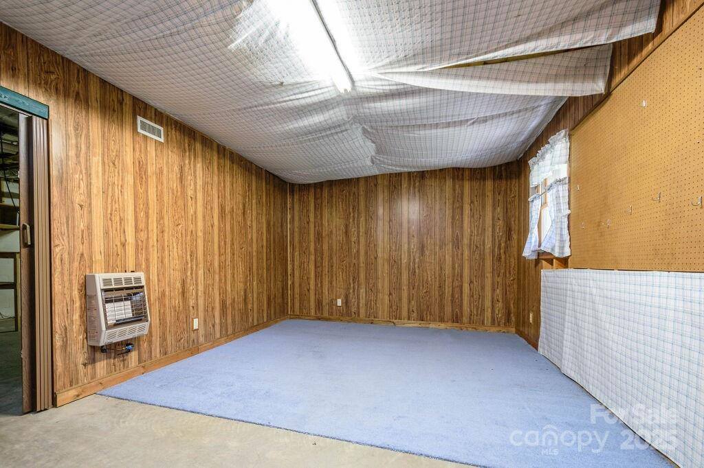 25 Apple Creek Lane, Hendersonville, NC 28792