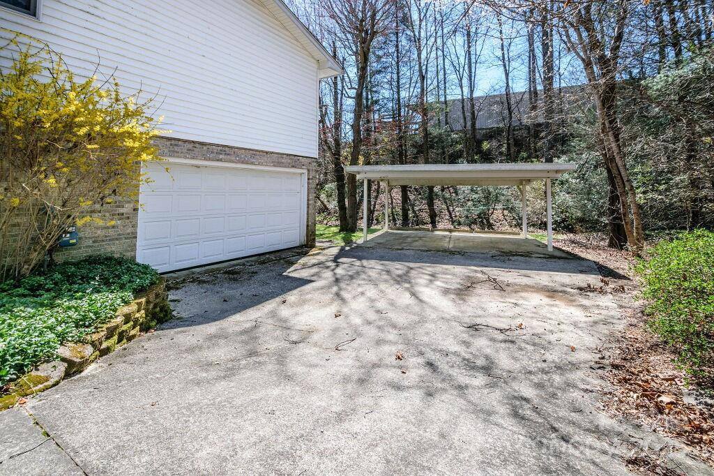 25 Apple Creek Lane, Hendersonville, NC 28792