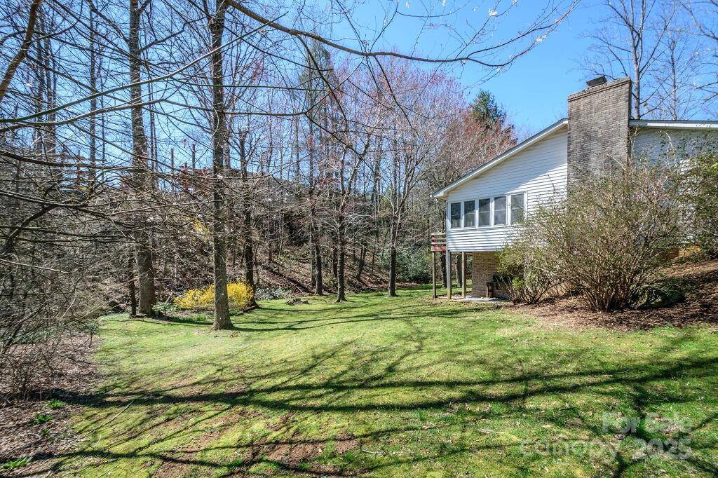 25 Apple Creek Lane, Hendersonville, NC 28792