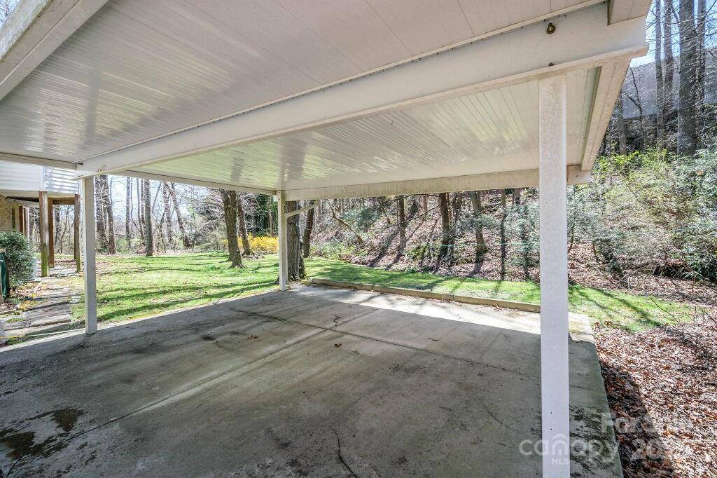 25 Apple Creek Lane, Hendersonville, NC 28792