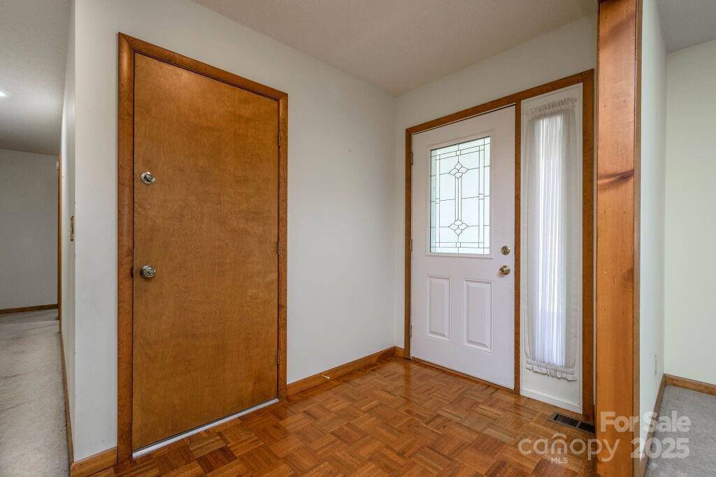 25 Apple Creek Lane, Hendersonville, NC 28792