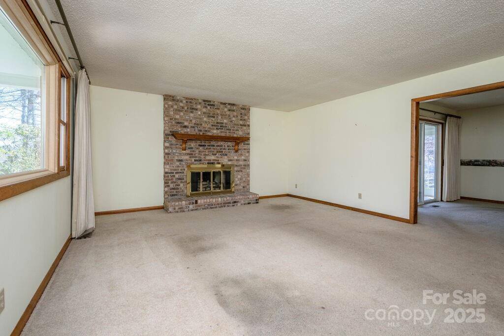 25 Apple Creek Lane, Hendersonville, NC 28792