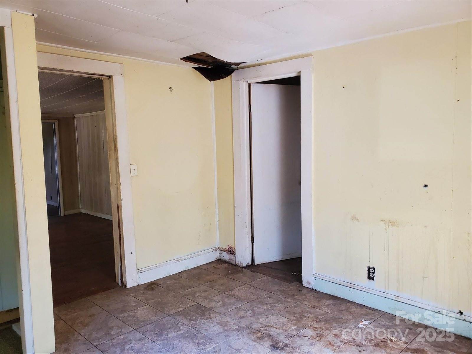 28 Plemmons Street, Canton, NC 28716