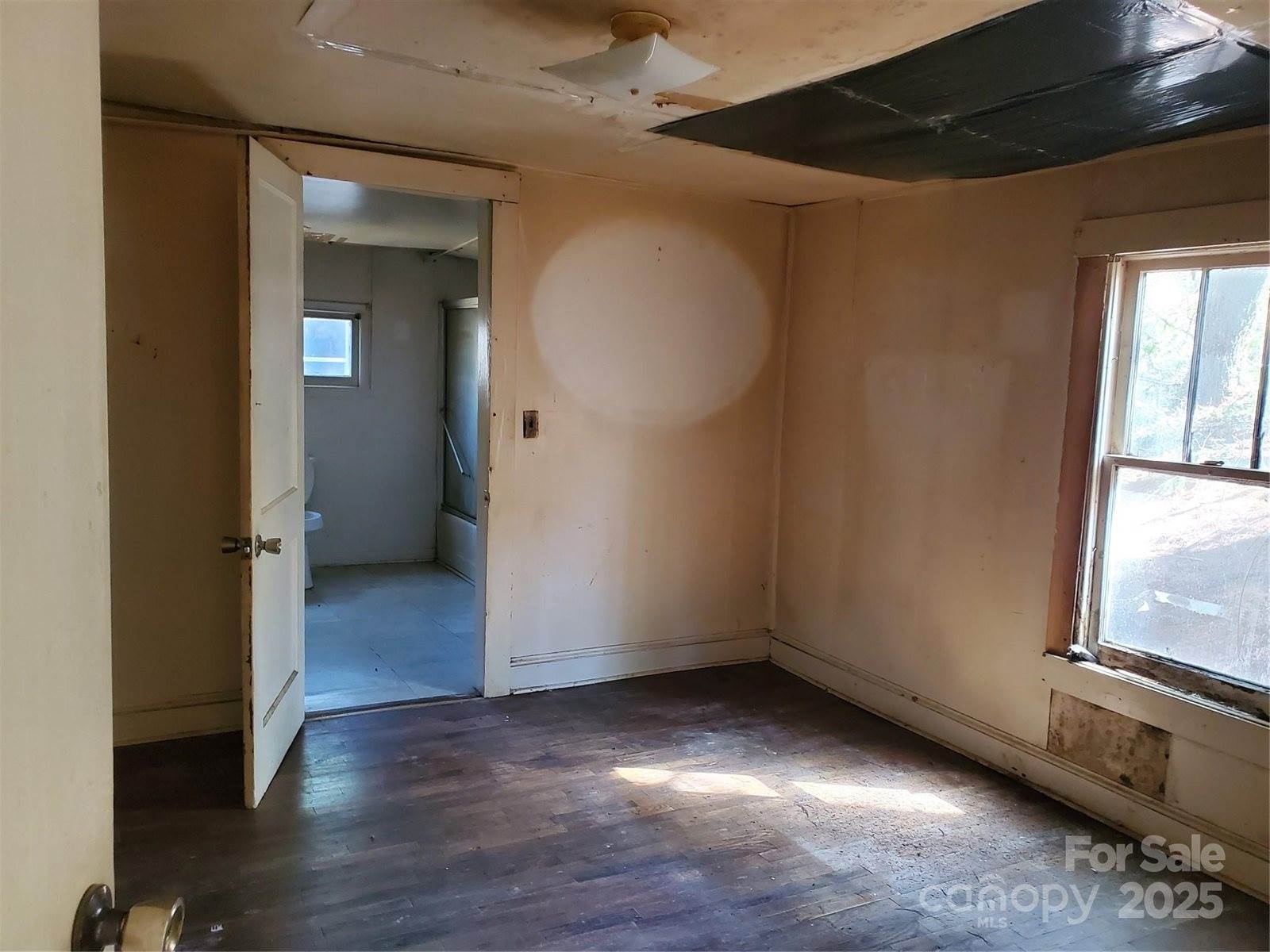 28 Plemmons Street, Canton, NC 28716