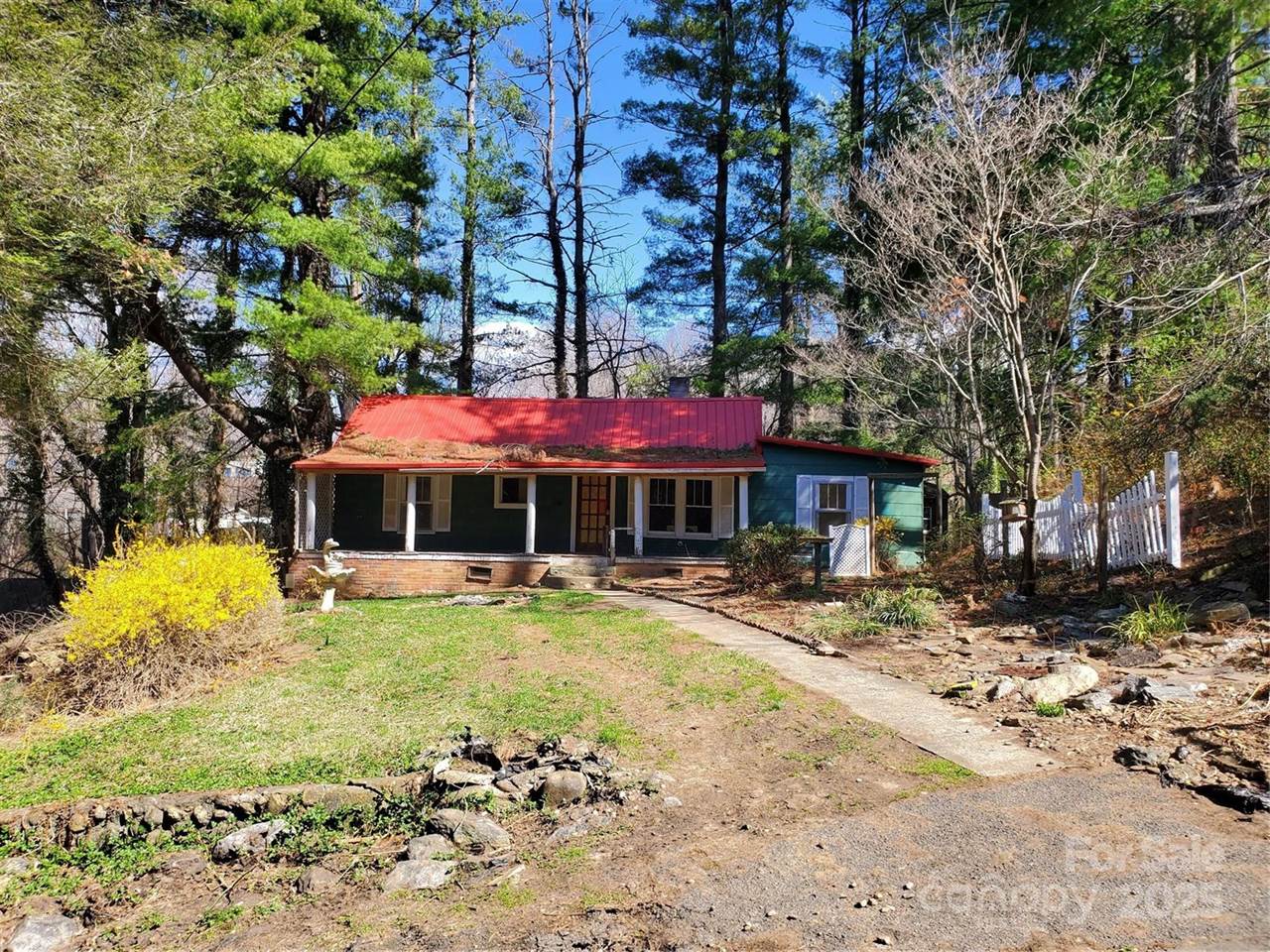 28 Plemmons Street, Canton, NC 28716