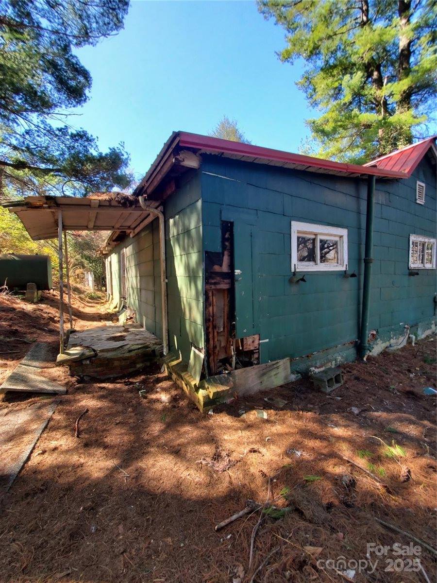 28 Plemmons Street, Canton, NC 28716