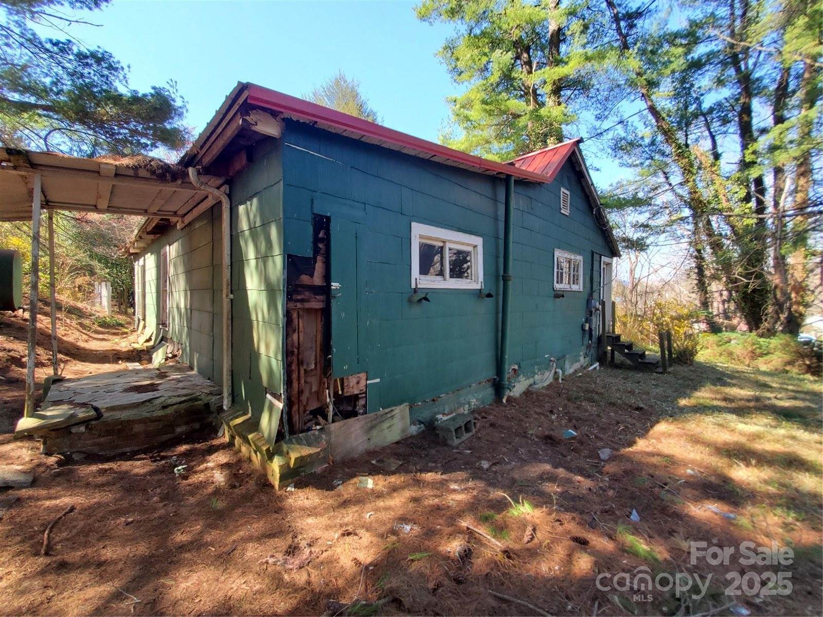 28 Plemmons Street, Canton, NC 28716