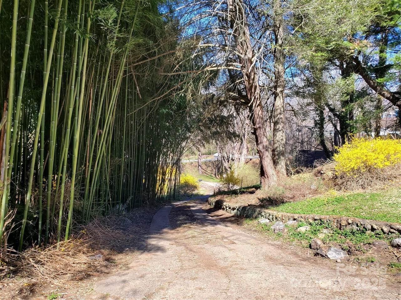 28 Plemmons Street, Canton, NC 28716