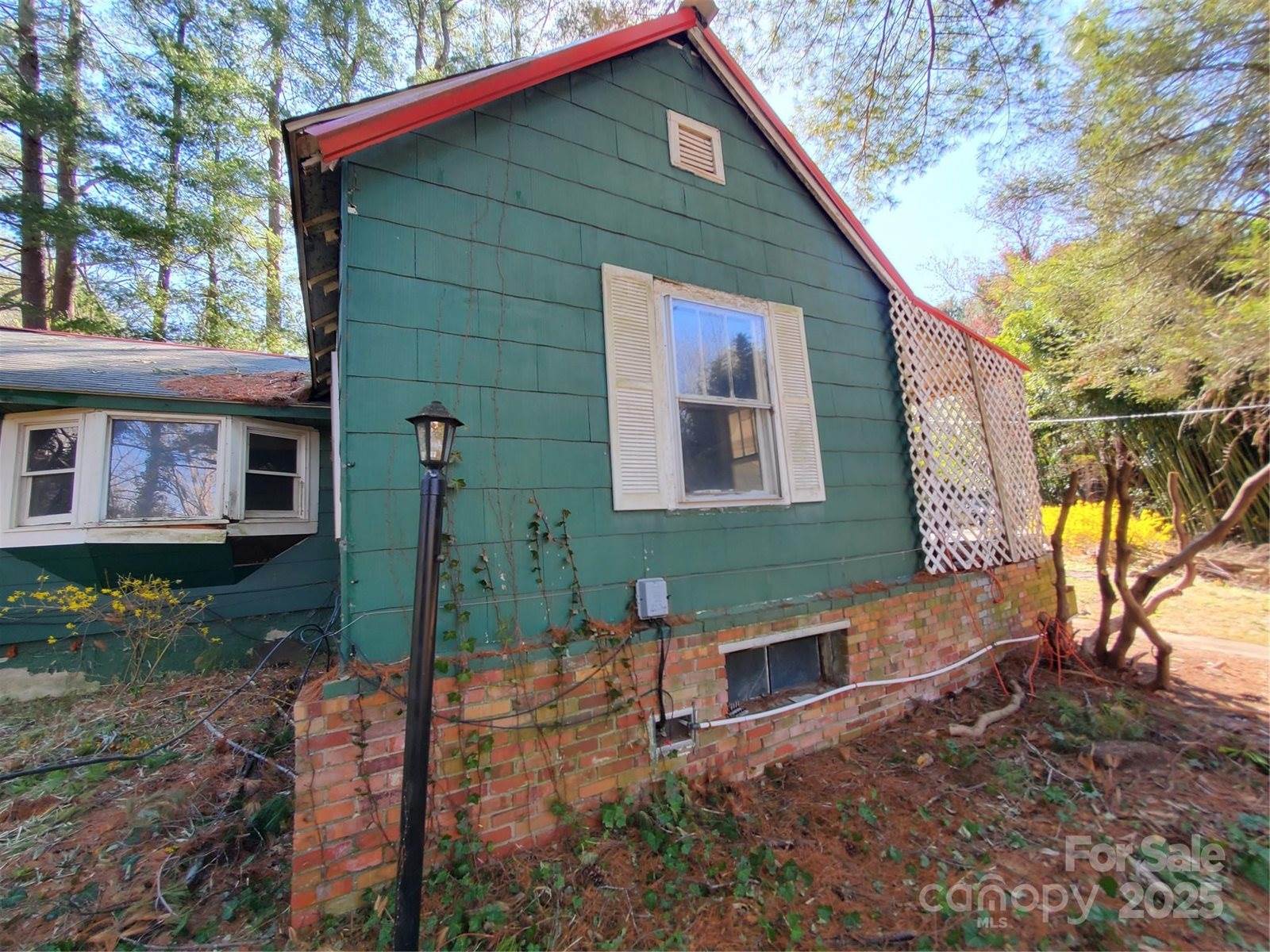 28 Plemmons Street, Canton, NC 28716