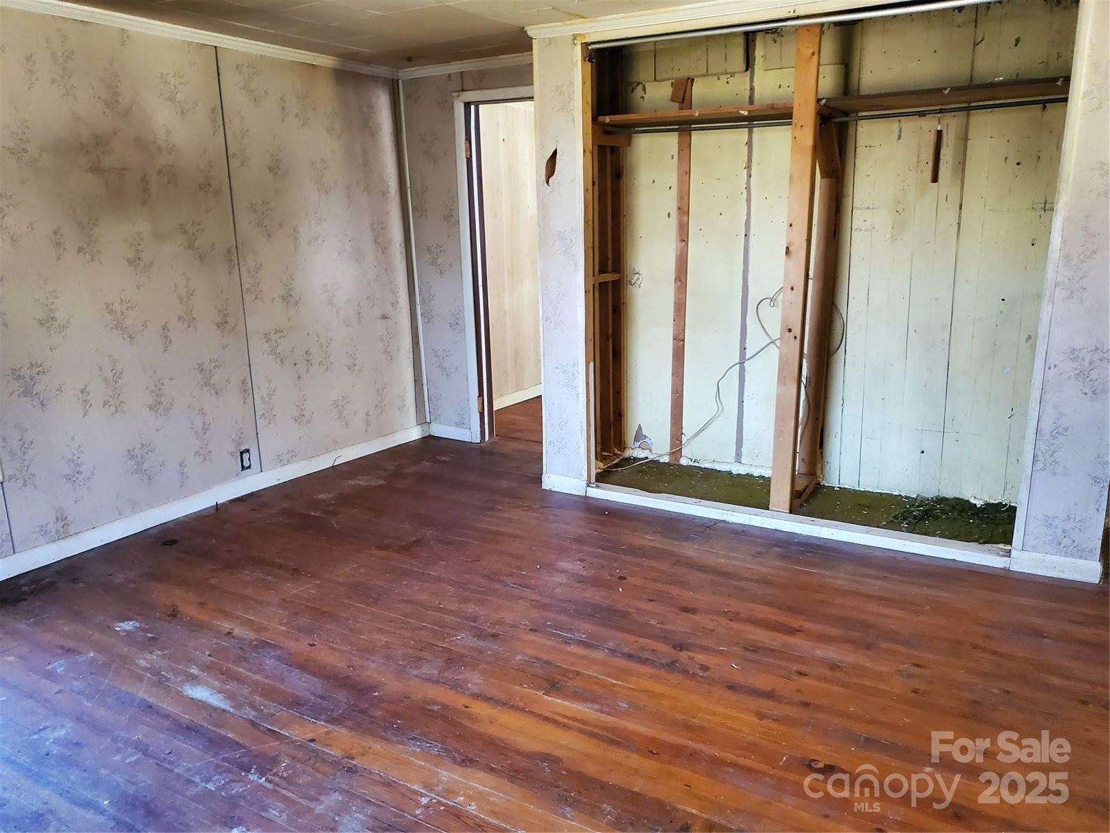 28 Plemmons Street, Canton, NC 28716