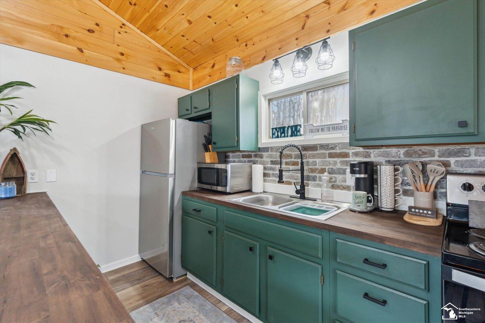 2118 Timber Lane, Brooklyn, MI 49230