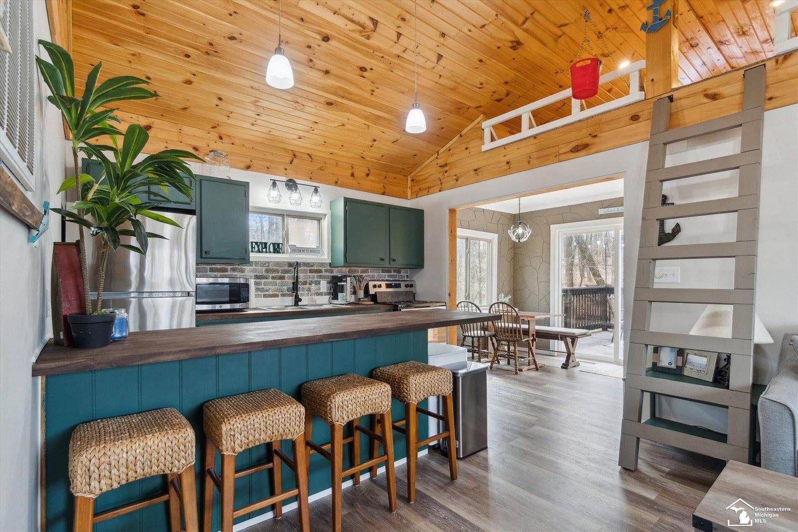 2118 Timber Lane, Brooklyn, MI 49230