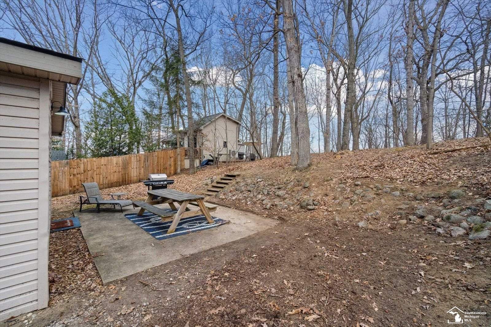 2118 Timber Lane, Brooklyn, MI 49230