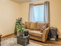 415 SE 8TH St, BattleGround, WA 98604