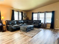 415 SE 8TH St, BattleGround, WA 98604