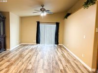 415 SE 8TH St, BattleGround, WA 98604