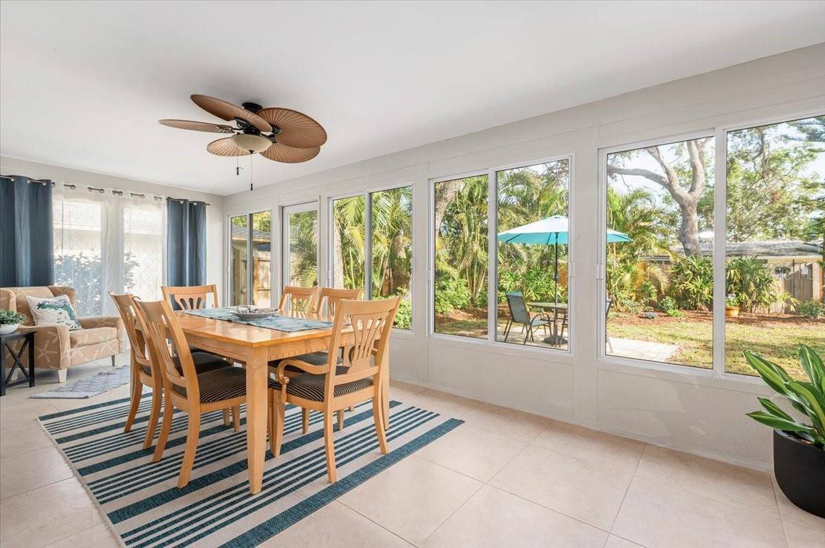2933 Mayflower Street, Sarasota, FL 34231