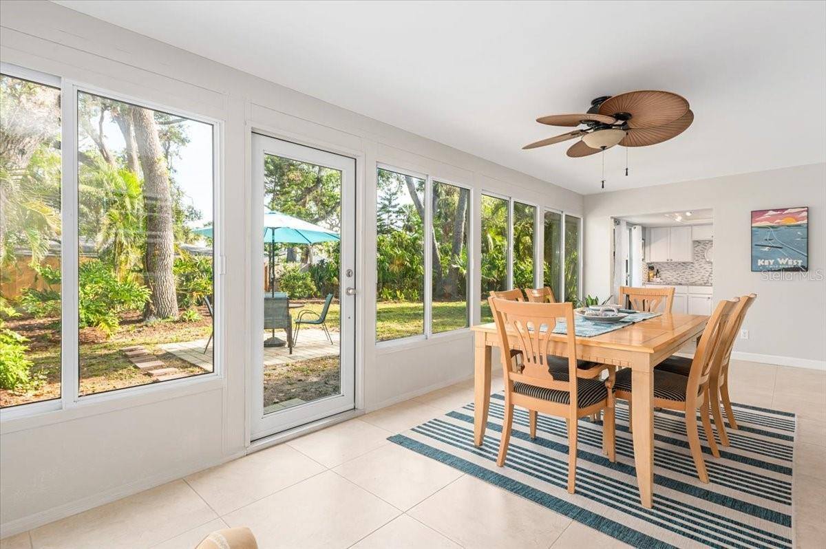 2933 Mayflower Street, Sarasota, FL 34231