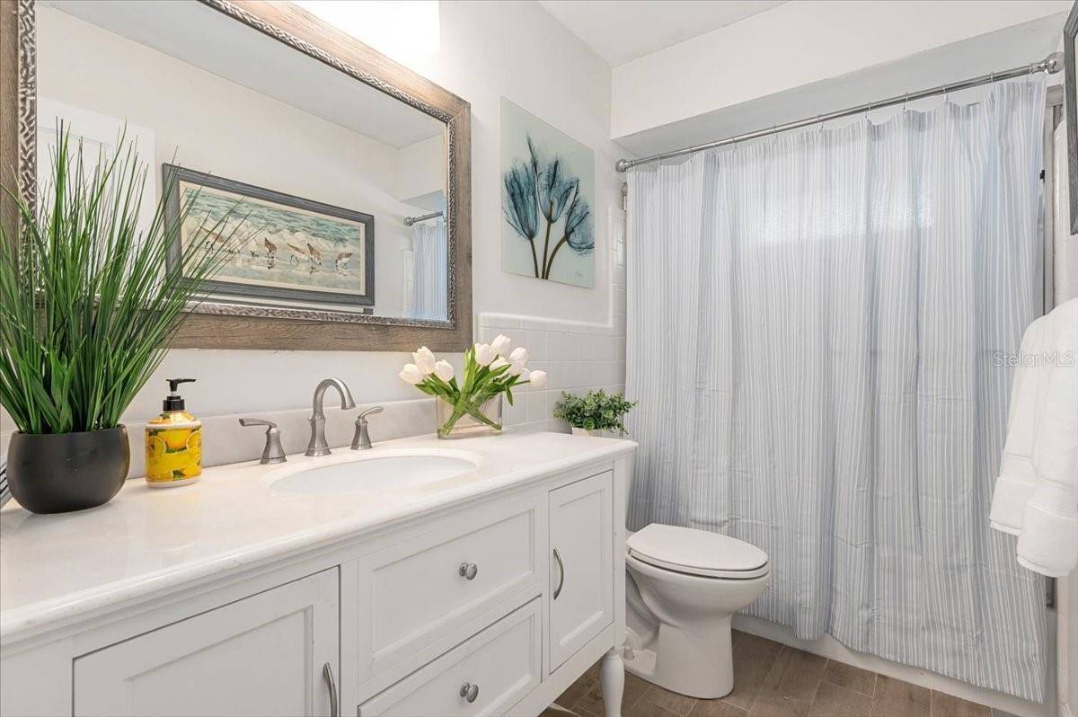 2933 Mayflower Street, Sarasota, FL 34231