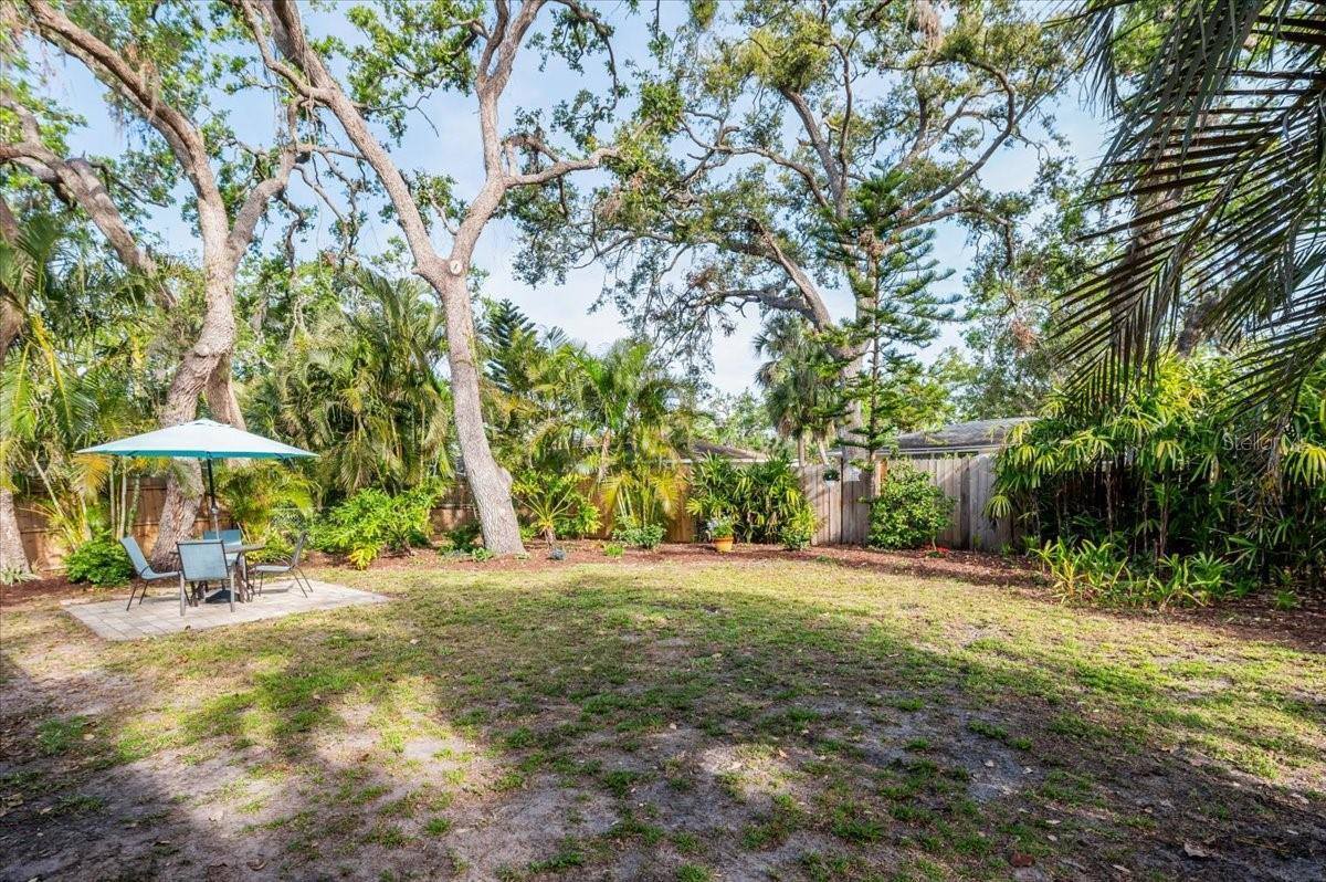 2933 Mayflower Street, Sarasota, FL 34231