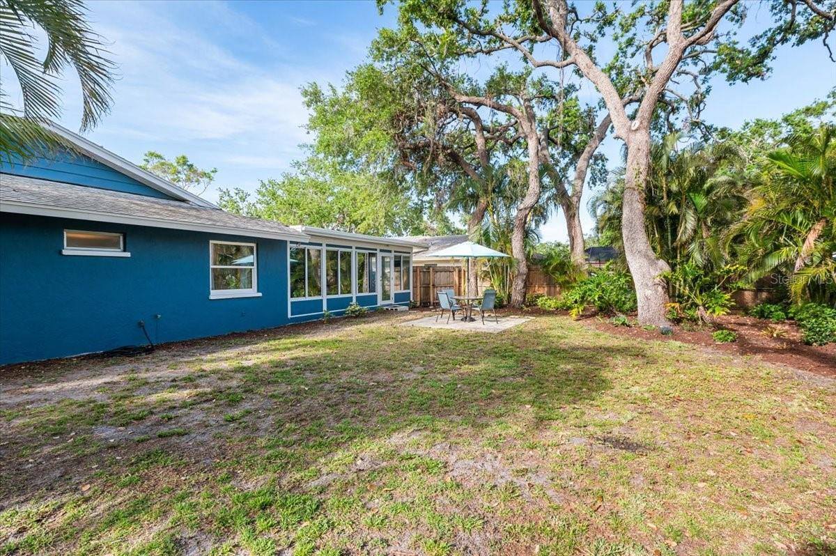 2933 Mayflower Street, Sarasota, FL 34231