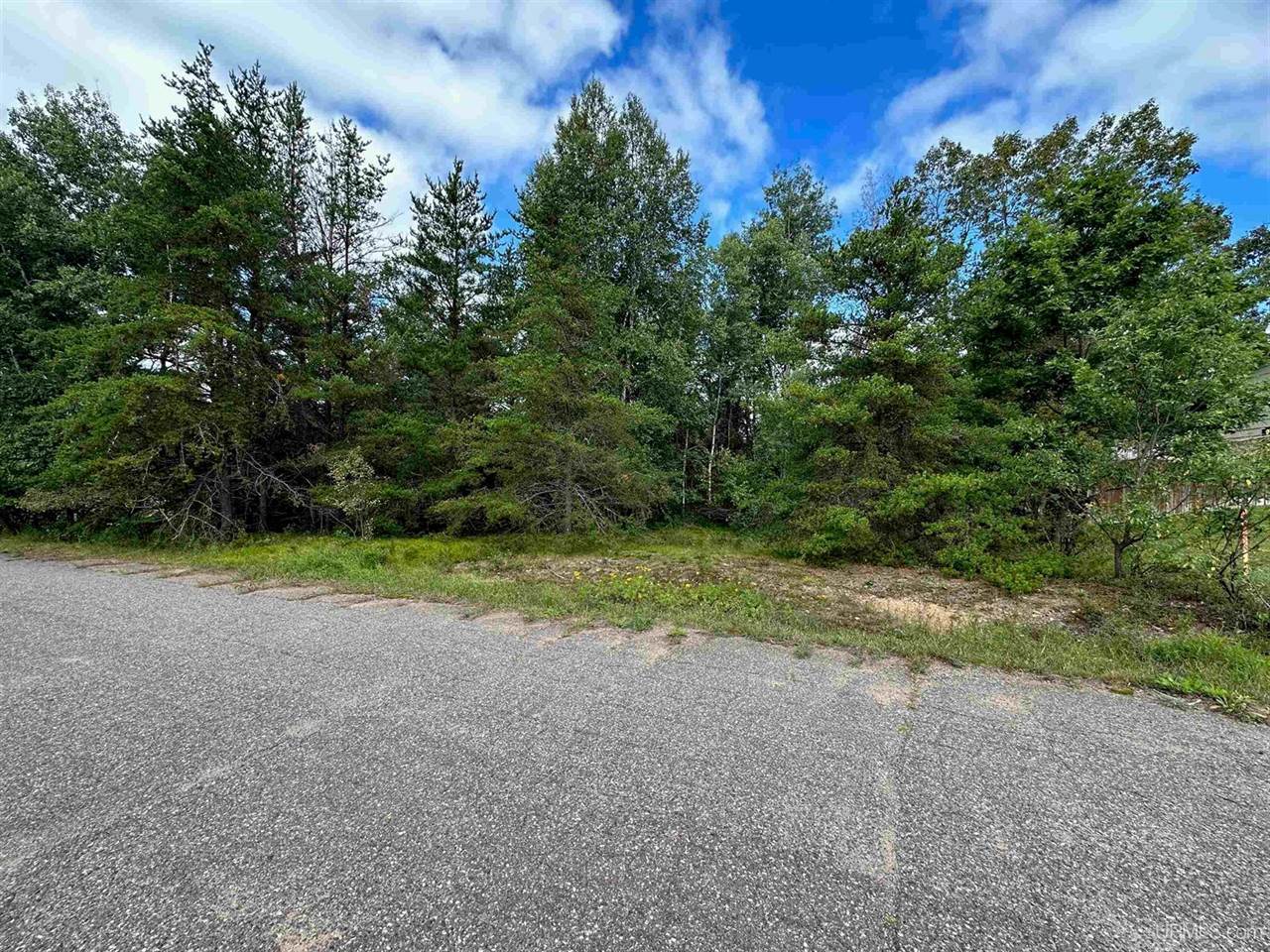 9 Southwoods Lane, Ishpeming, MI 49849