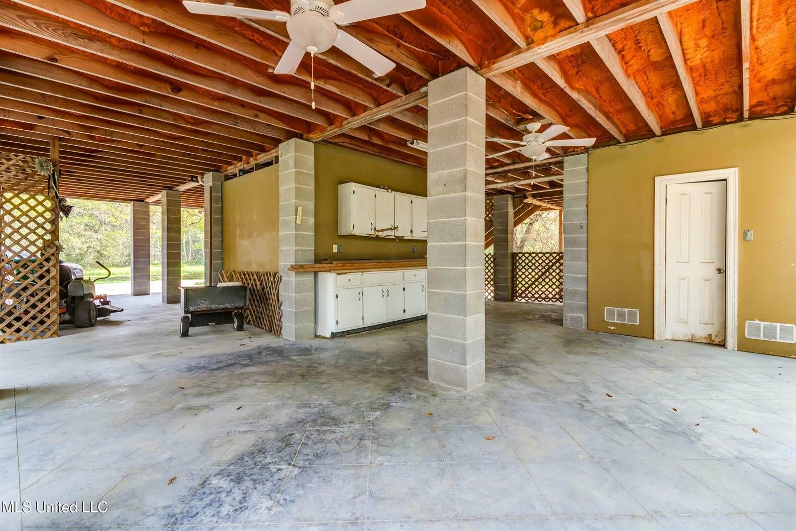 4510 Washington Avenue, Pascagoula, MS 39581