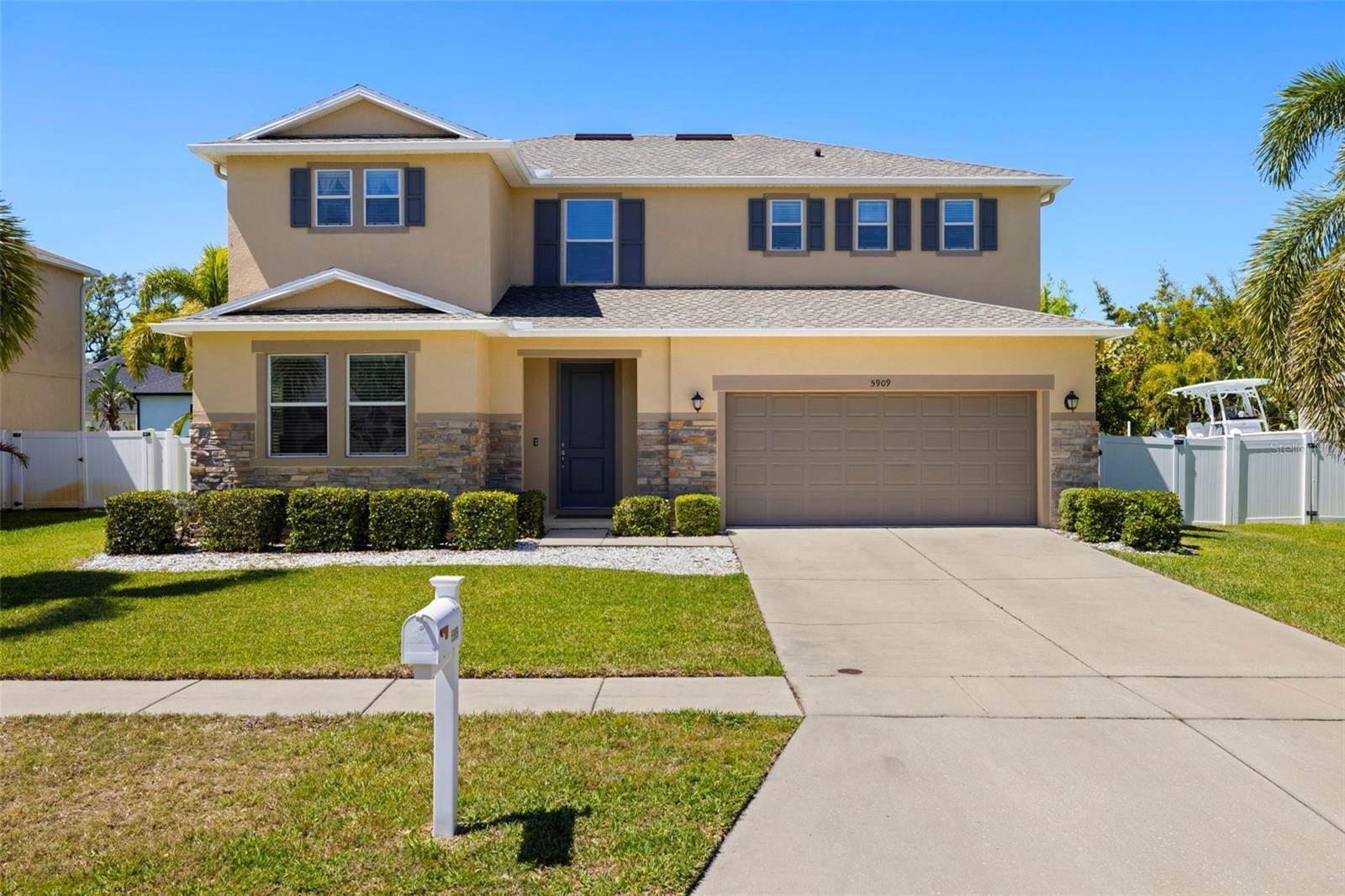 5909 Canton Street S, St Petersburg, FL 33712