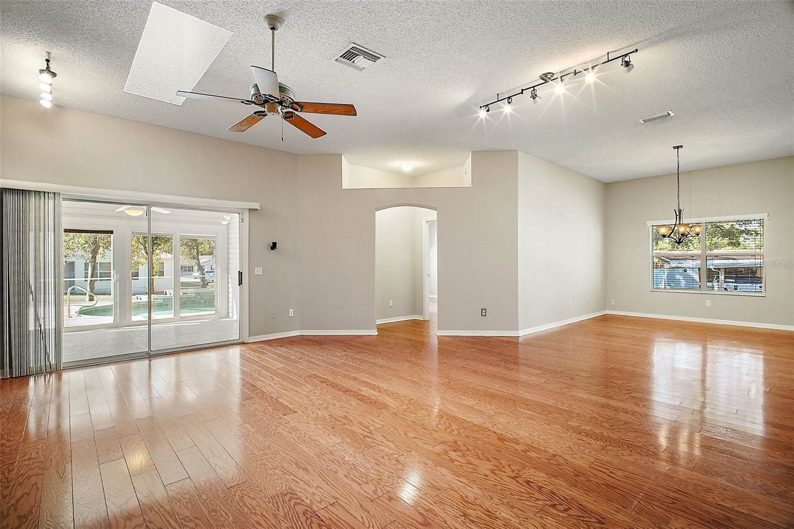 811 Harper Place, Lady Lake, FL 32159